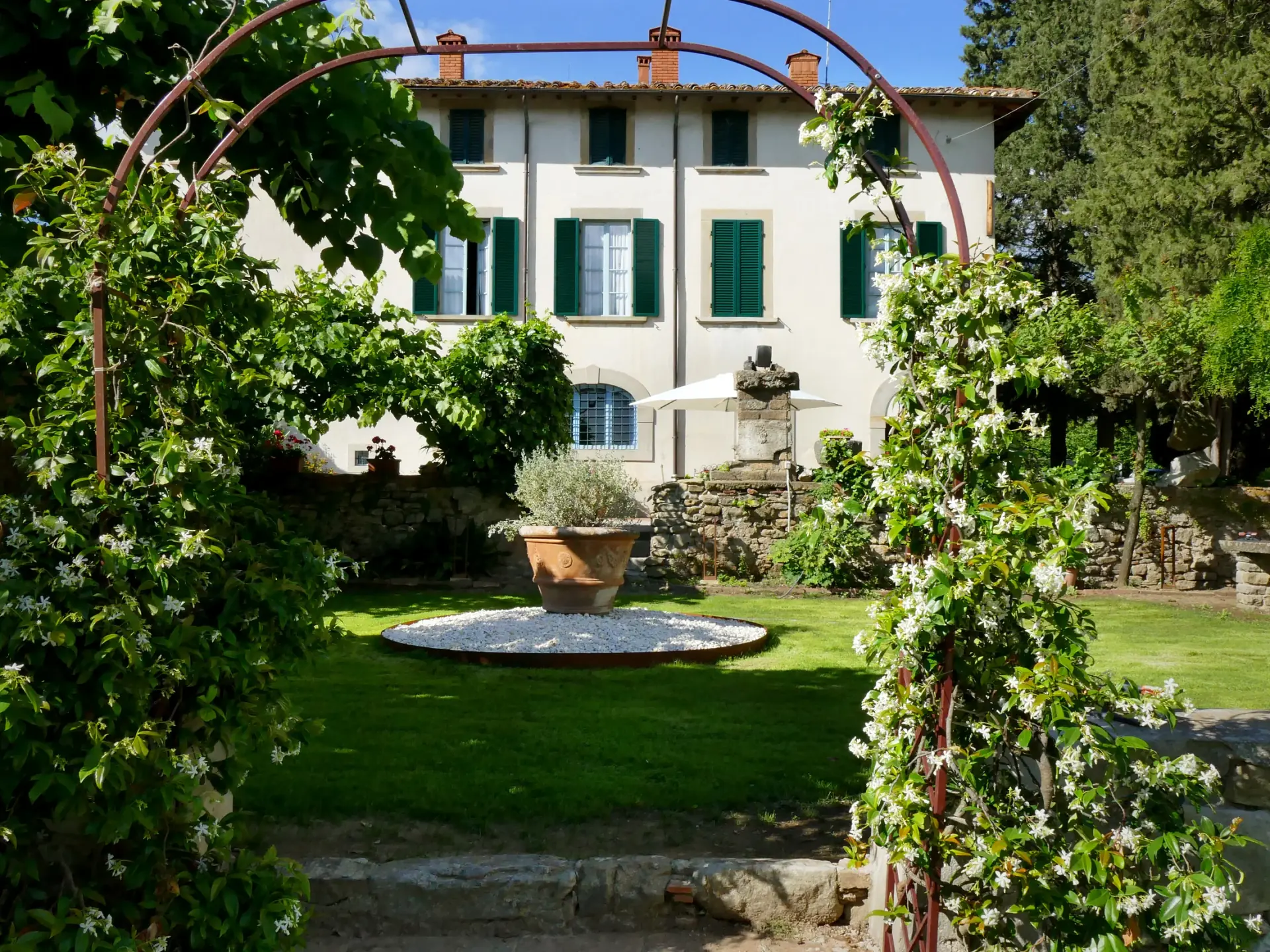 Villa Campo di Fiore immersa nel verde della campagna toscana