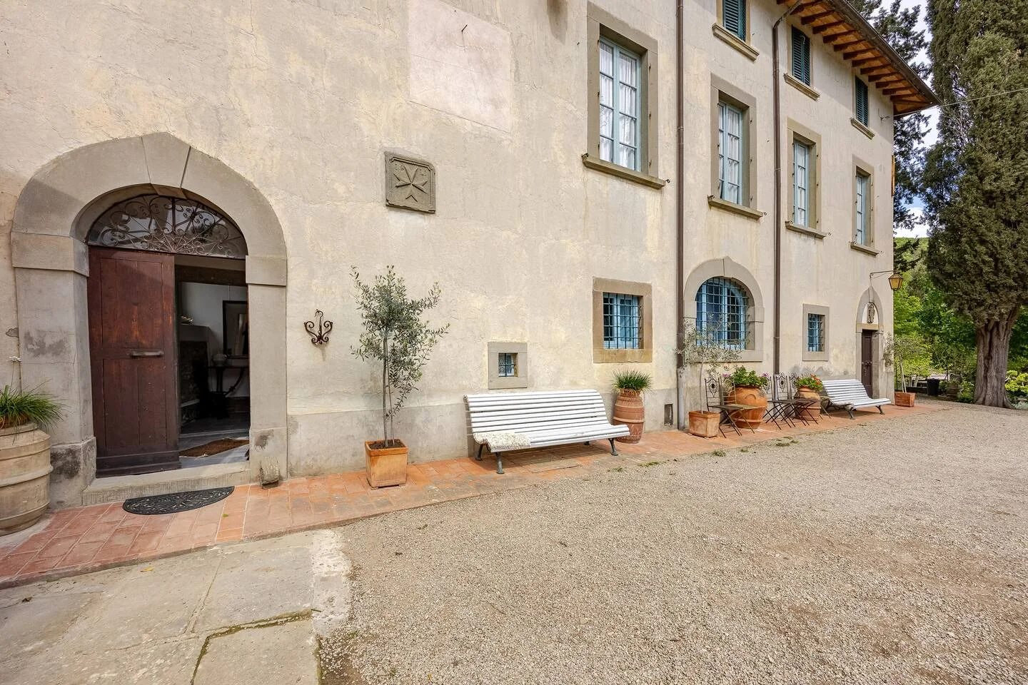 La facciata di Villa Campo di Fiore